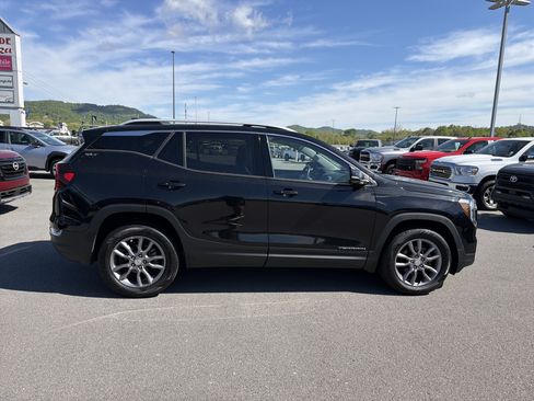 Used 2023 GMC Terrain SLT AWD/4WD image 5