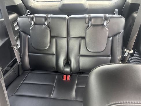 Used 2023 Ford Explorer XLT w/ Equipment Group 202A AWD/4WD image 14