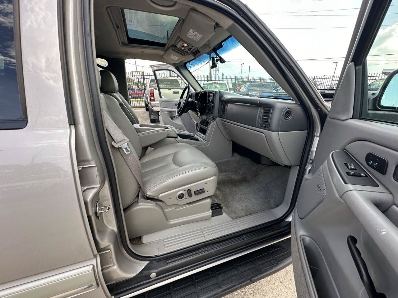 Used 2004 Chevrolet Tahoe LT w/ LT Preferred Equipment Group AWD/4WD image 66