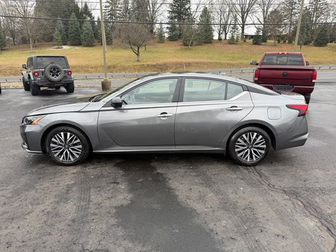 Used 2025 Nissan Altima 2.5 SV image 8