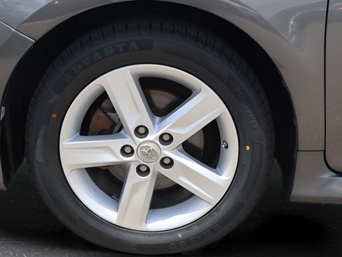 Used 2012 Toyota Camry SE FWD image 25