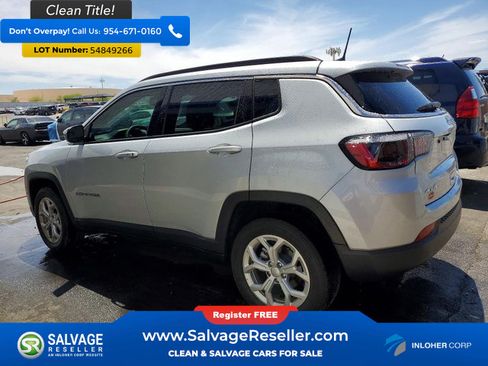 Used 2024 Jeep Compass Latitude w/ Convenience Group AWD/4WD image 3