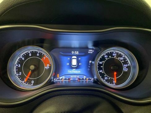 Used 2019 Jeep Cherokee Trailhawk AWD/4WD image 10