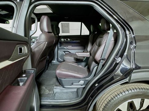 Used 2025 Ford Explorer Platinum w/ LUX Leather Package AWD/4WD image 24