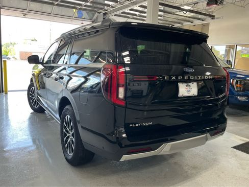 Used 2025 Ford Expedition Platinum AWD/4WD image 4