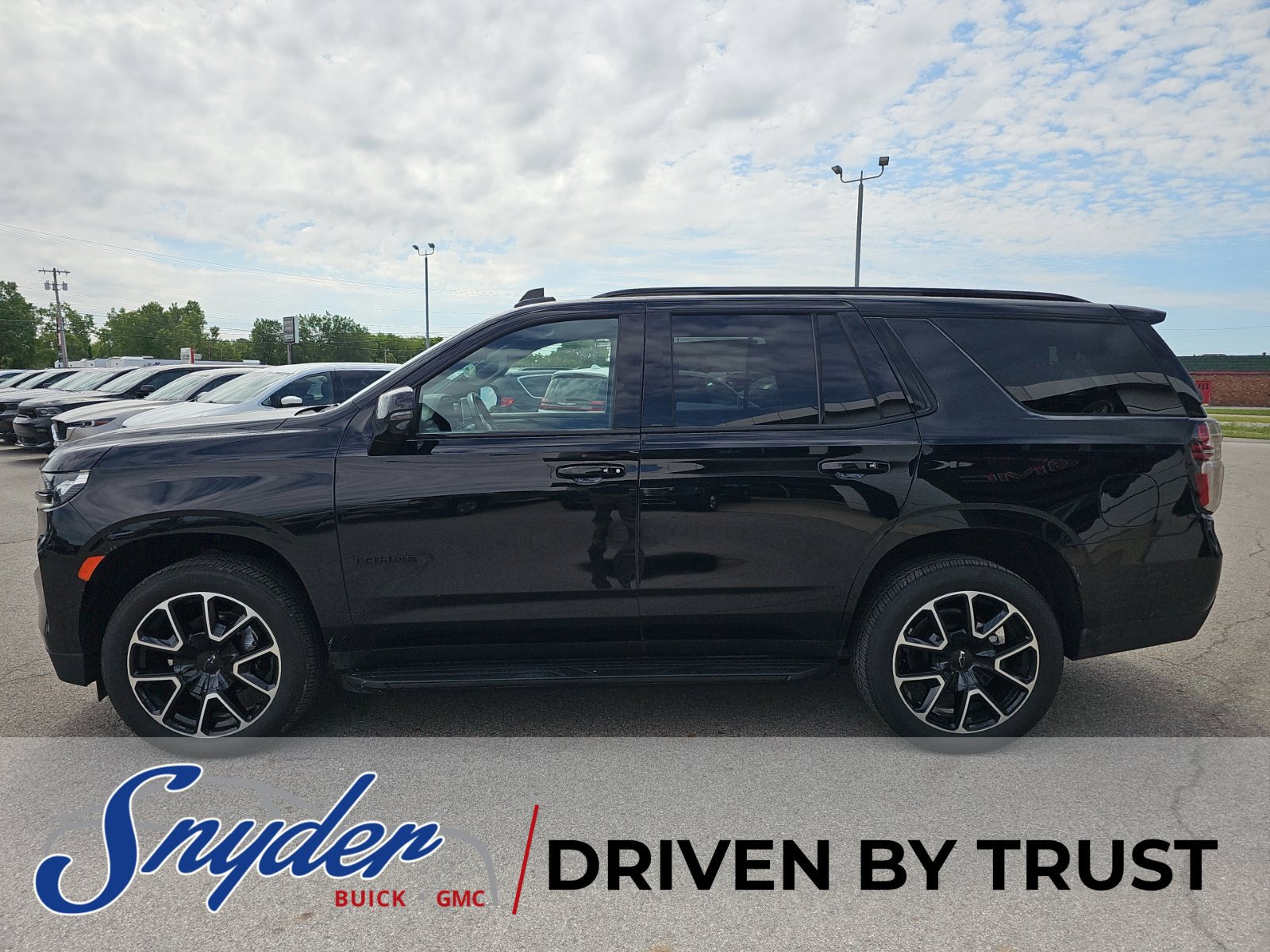 Used 2024 Chevrolet Tahoe RST w/ Luxury Package AWD/4WD image 4