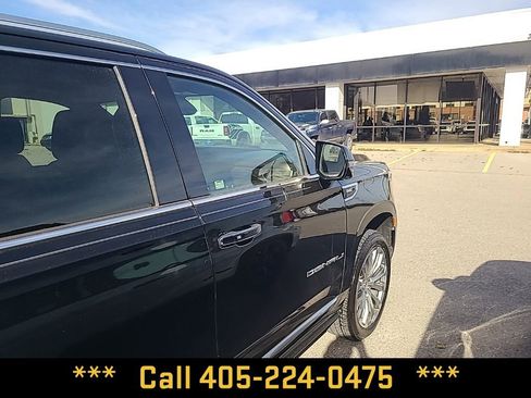 Used 2021 GMC Yukon XL Denali w/ Denali Premium Package image 23