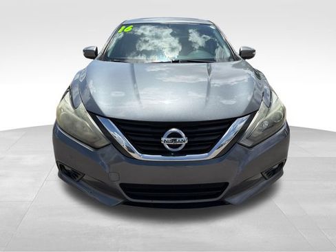 Used 2016 Nissan Altima 3.5 SL FWD image 2