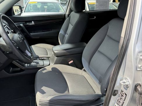 Used 2012 Kia Sorento LX w/ V6 Convenience Pkg AWD/4WD image 9