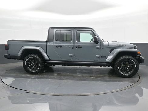 Used 2024 Jeep Gladiator Sport AWD/4WD image 5