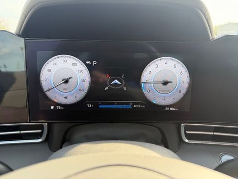 Used 2023 Hyundai Elantra SEL w/ Convenience Package image 7