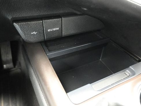 Used 2023 Toyota Camry SE image 19