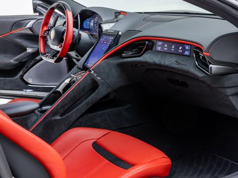 Used 2022 Ferrari Roma RWD image 27