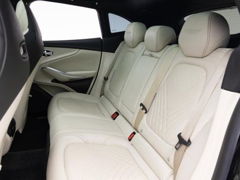Used 2021 Aston Martin DBX image 36