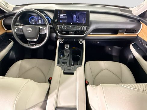 Used 2024 Toyota Grand Highlander FWD image 13