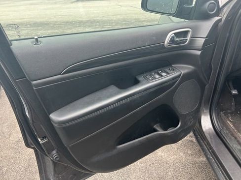 Used 2019 Jeep Grand Cherokee Altitude AWD/4WD image 9