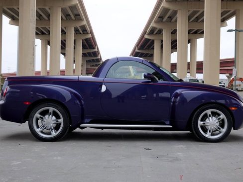 Used 2004 Chevrolet SSR w/ Preferred Equipment Group image 11