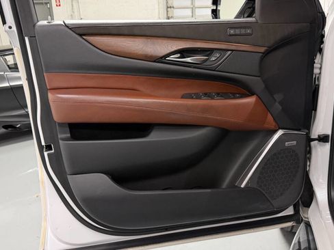 Used 2020 Cadillac Escalade Luxury image 31