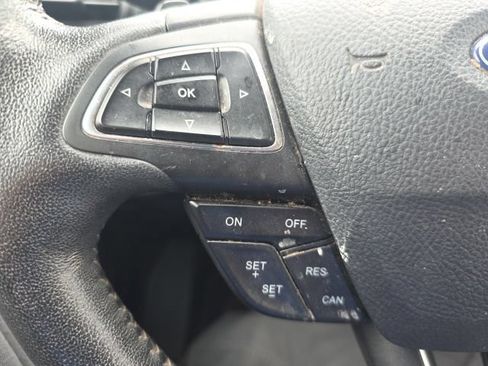 Used 2017 Ford Escape SE w/ Equipment Group 201A FWD image 16