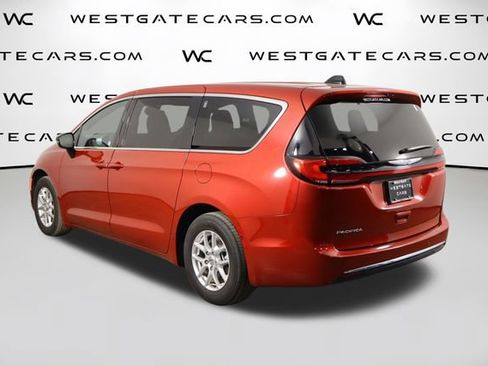 Used 2025 Chrysler Pacifica Select FWD image 46