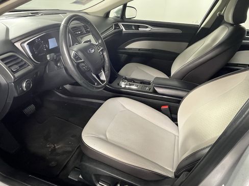 Used 2019 Ford Fusion SE w/ Equipment Group 151A image 9