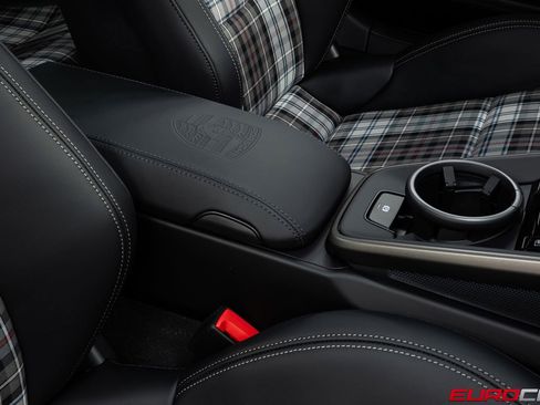 Used 2025 Porsche 911 Turbo S image 40