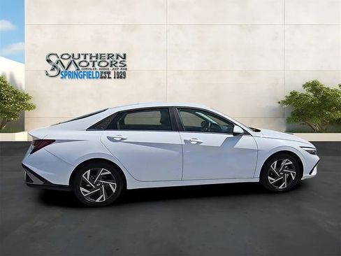 Used 2025 Hyundai Elantra SEL FWD image 33