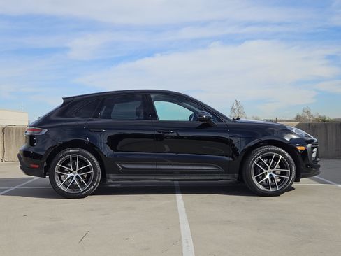 Certified 2025 Porsche Macan image 9