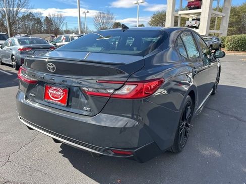 Used 2025 Toyota Camry SE image 5