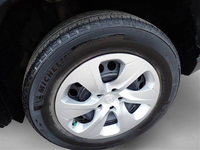 Used 2024 Toyota RAV4 XLE AWD/4WD image 7