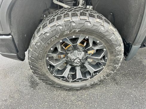 Used 2022 GMC Sierra 1500 AT4 w/ Technology Package image 18