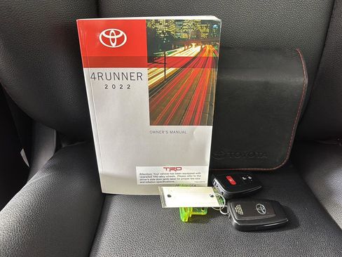 Used 2022 Toyota 4Runner TRD Off-Road Premium w/ TRD Black Wheel Package (TMS) AWD/4WD image 23