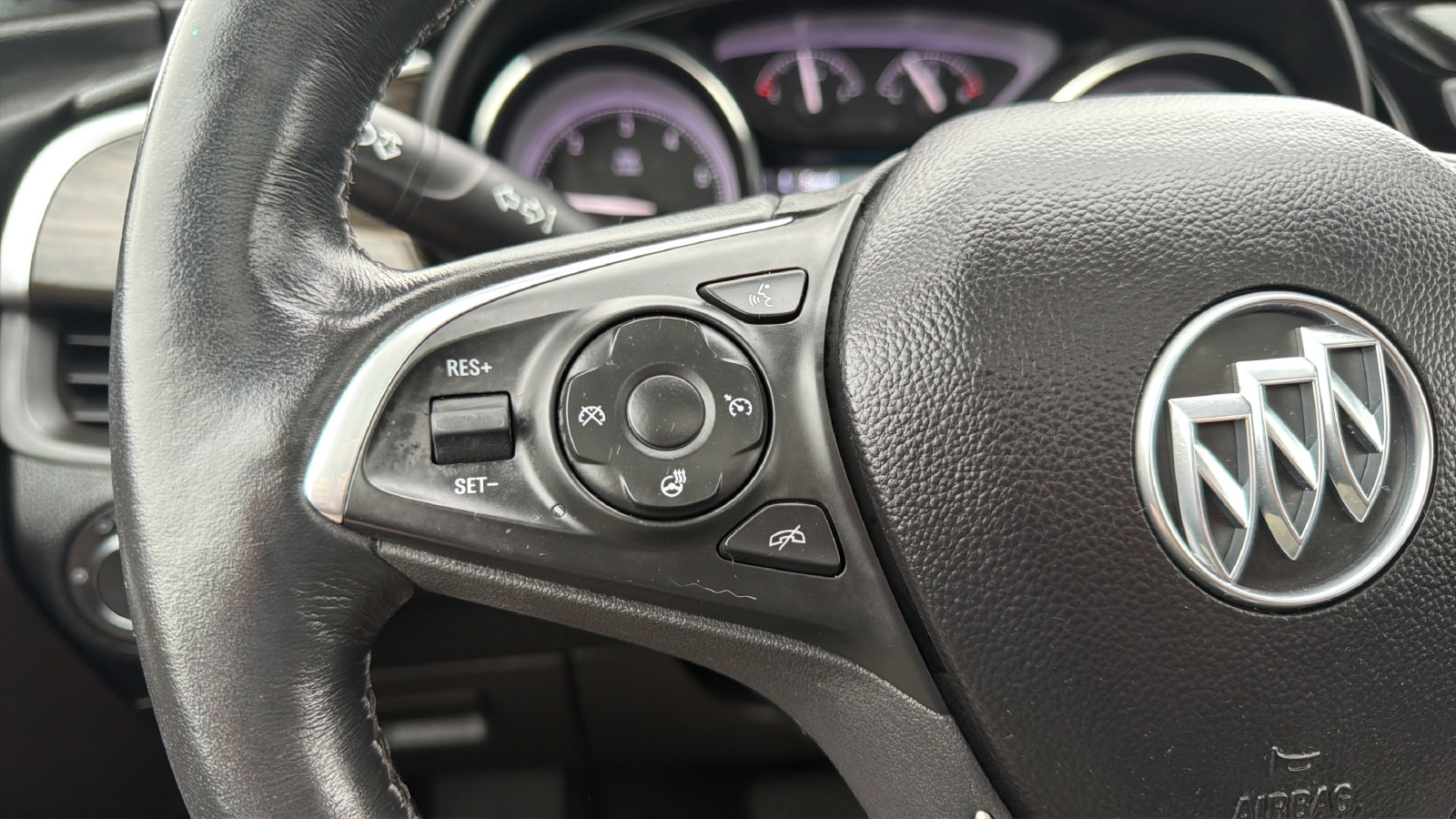 Used 2019 Buick Envision Essence FWD image 16