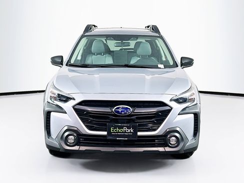Used 2025 Subaru Outback Premium AWD/4WD image 2