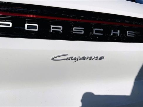 Used 2024 Porsche Cayenne image 10