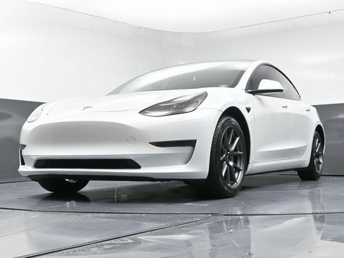 Used 2021 Tesla Model 3 Standard Range Plus image 54