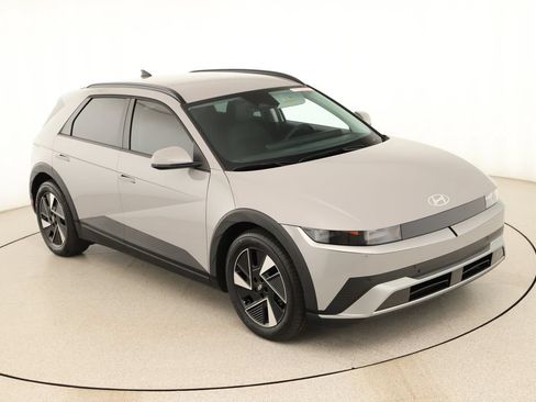 Used 2025 Hyundai Ioniq 5 SEL RWD image 39