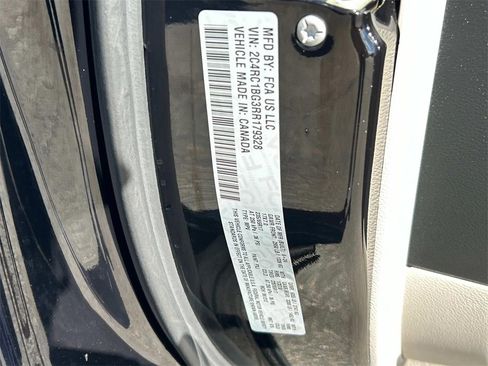 Used 2024 Chrysler Pacifica Touring-L image 11