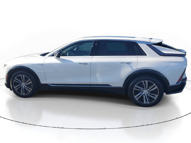 Certified 2024 Cadillac Lyriq Luxury AWD/4WD image 2