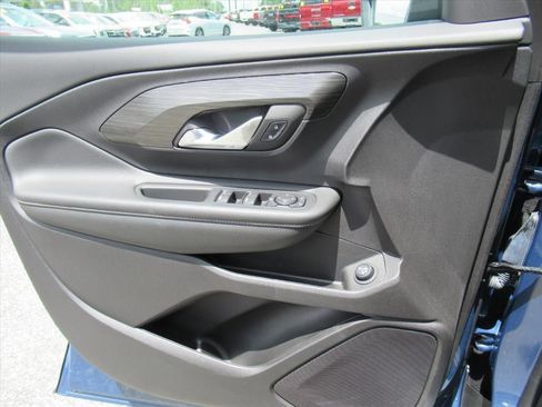 Used 2024 GMC Terrain SLE FWD image 21