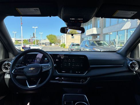 Used 2025 Chevrolet Equinox LT AWD/4WD image 34