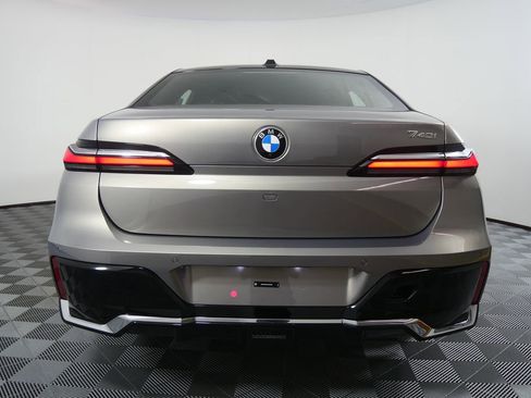 Used 2026 BMW 740i image 4