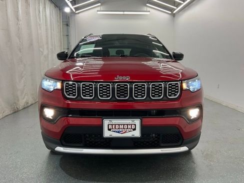 Used 2025 Jeep Compass Limited AWD/4WD image 3