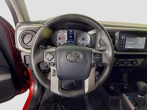 Used 2016 Toyota Tacoma SR5 w/ Towing Package image 13