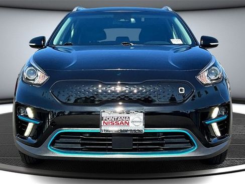 Used 2022 Kia Niro EX image 2