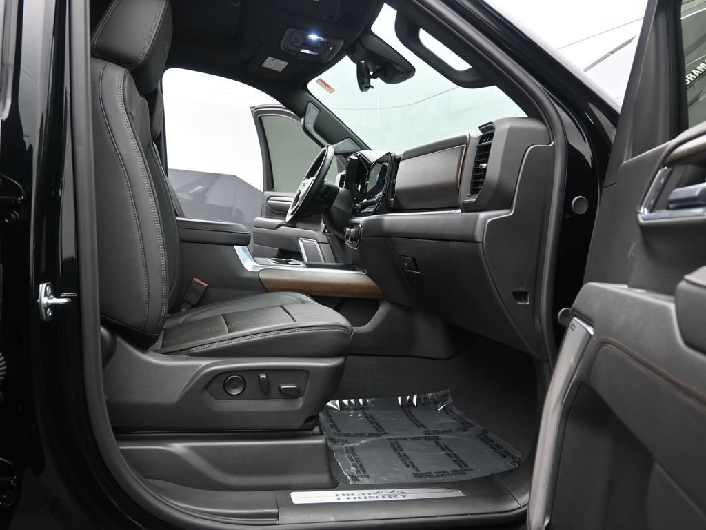 Used 2026 Chevrolet Silverado 3500 High Country w/ High Country Premium Package AWD/4WD image 17