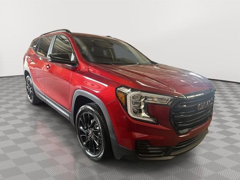 Used 2023 GMC Terrain SLE w/ Driver Convenience Package image 3