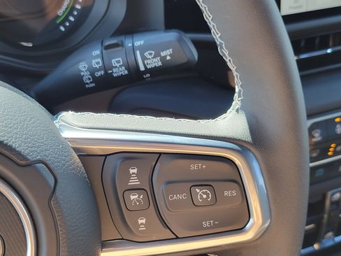 Used 2025 Jeep Wrangler Unlimited Sahara w/ Safety Group image 12