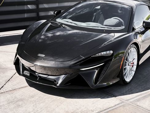 Used 2024 McLaren Artura RWD image 7
