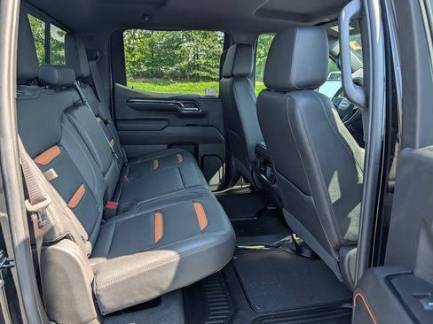 Used 2024 GMC Sierra 1500 AT4 w/ AT4 Premium Package AWD/4WD image 17